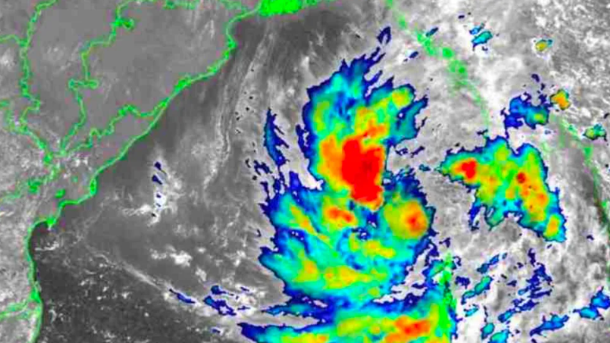 9 ports sound emergency alarms! Double storms 'locked' in the east coast of India