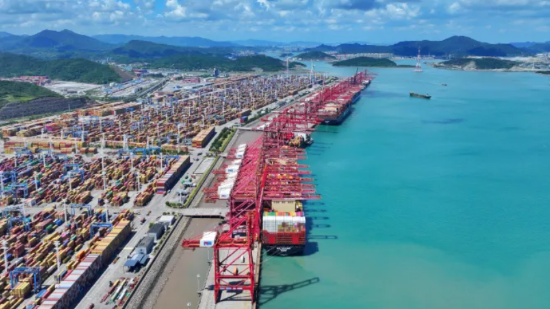 全球首个14亿吨大港—宁波舟山港，连续17年位居世界第一！