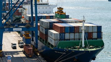 Navigating custom entry documentation rules for dangerous goods moving along standard middle east ocean trade lanes