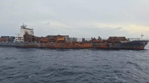 Breaking news! The Wanhai 503 has unloaded 610 containers, with 1112 more to go! Chall faced in the field operations.