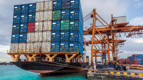 Hapag-Lloyd CEO Warns of Two 'Hidden Crises' Facing the Shipping Industry in 2026