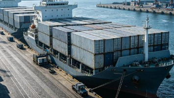 Legal liabilities and transport insurance clauses governing dangerous cargo on the china border crossing to europe rail network