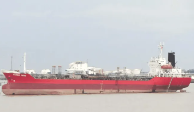 Oil tanker