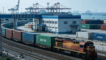 Best communication workflows to schedule shipments smoothly with multi supplier manufacturing networks