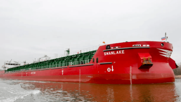 Breaking news! A tanker on route experienced a toxic substance leakage, resulting in crew members being poisoned and injured.