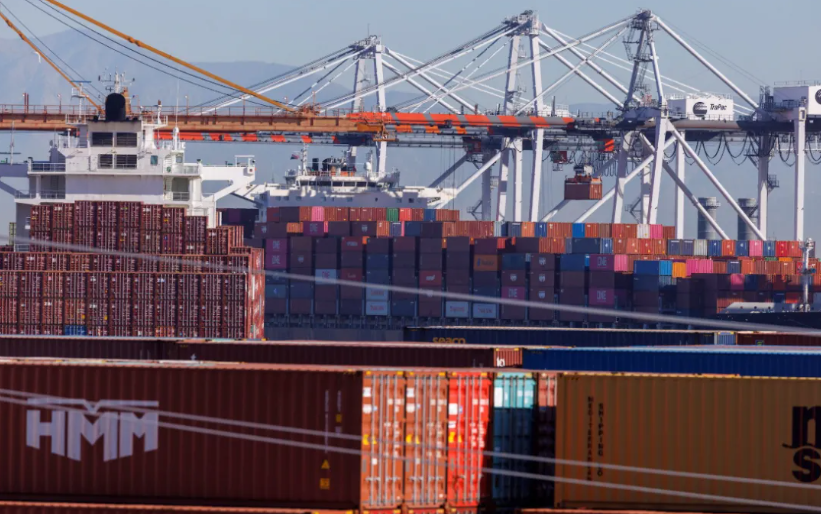 The volume of US routes has "collapsed"! The global container shipping market has intensified its differentiation under the storm of tariffs.