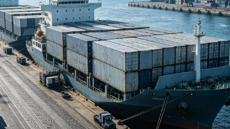How surveying companies verify container cargo damage evidence chain data during port discharge