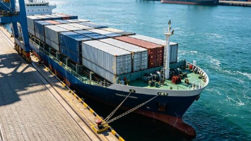 How smart ocean logistics operators save costs transshipment port differences across overlapping trade lanes