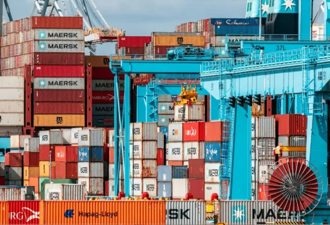 Freight forwarder