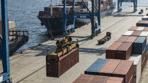 Freight Dilemmas: Exploring the FCL vs LCL Difference in Strategy